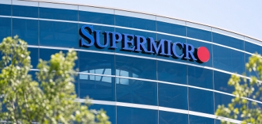 Super Micro Computer planeja captar 7 bilhões de dólares para atender demanda por servidores de IA